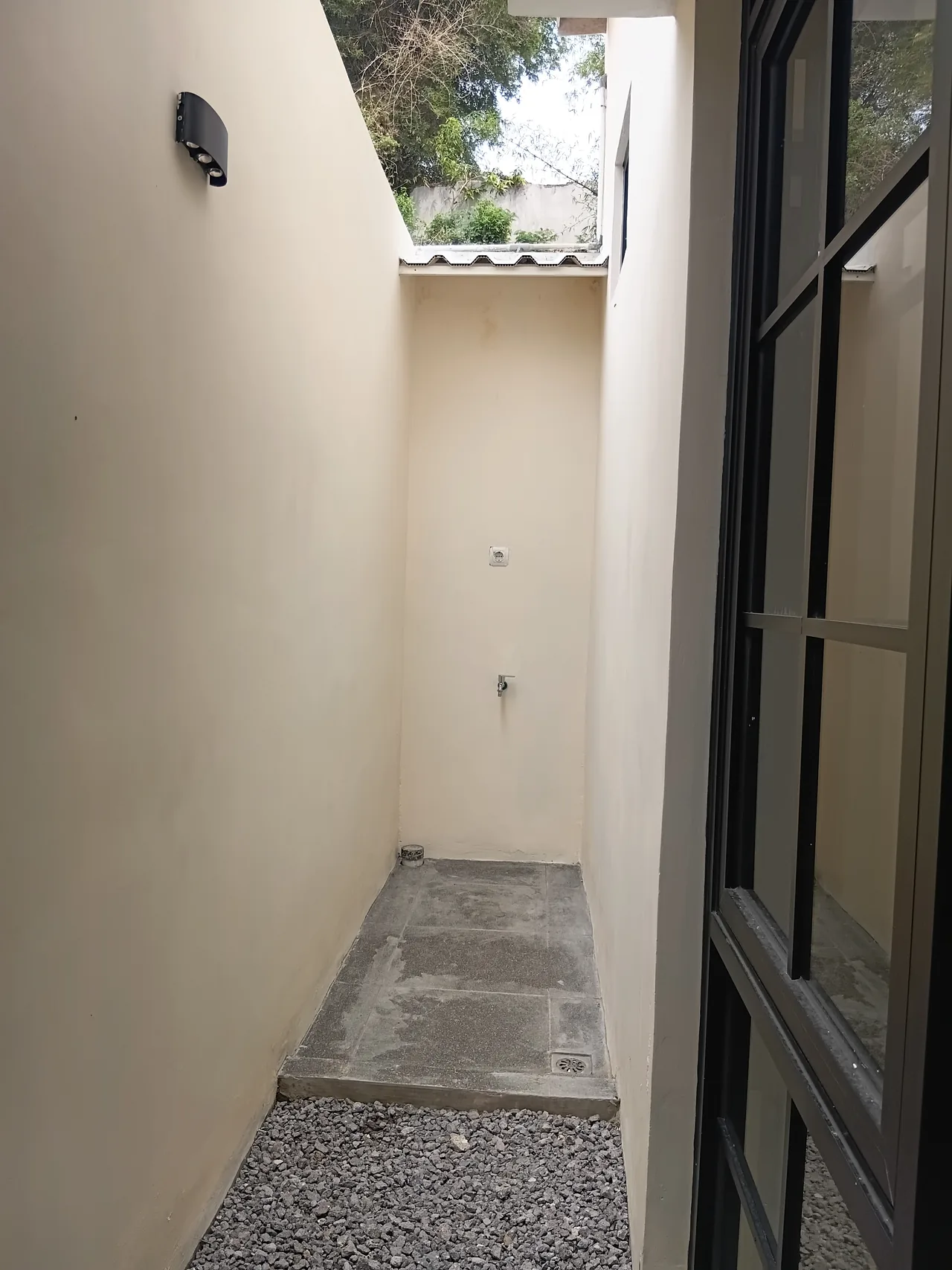 Area belakang/laundry, sudut pertama Bukit Flamboyan Indah 2