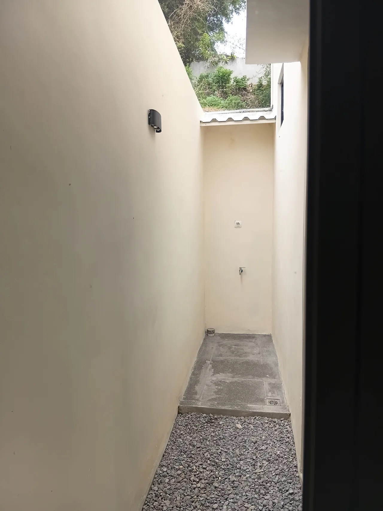 Area belakang/laundry, sudut kedua Bukit Flamboyan Indah 2
